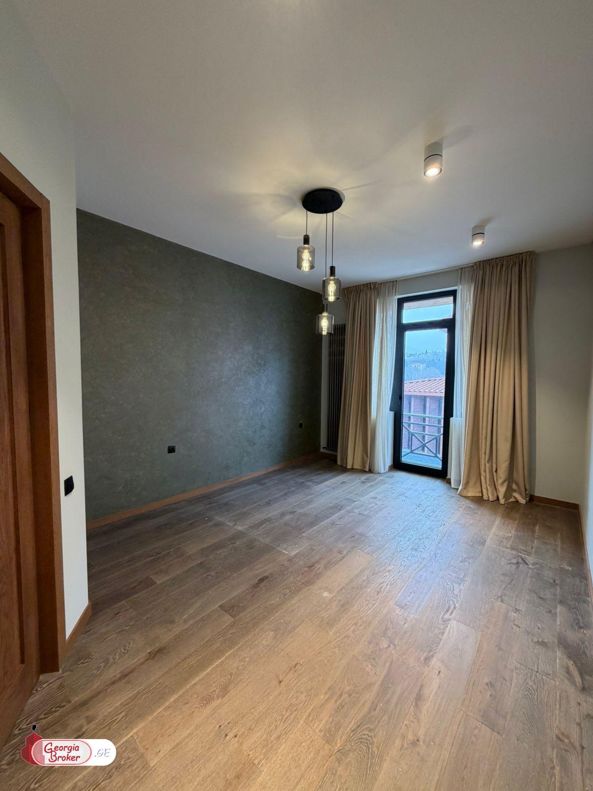 იყიდება ახალი გარემონტებული 7 ოთახიანი სახლი